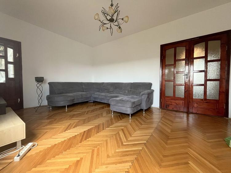 Apartament cu 3 camere decomandat, mobilat în Central
