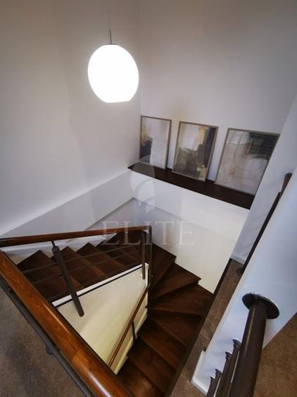 Apartament cu 3 camere semidecomandat, mobilat în Central