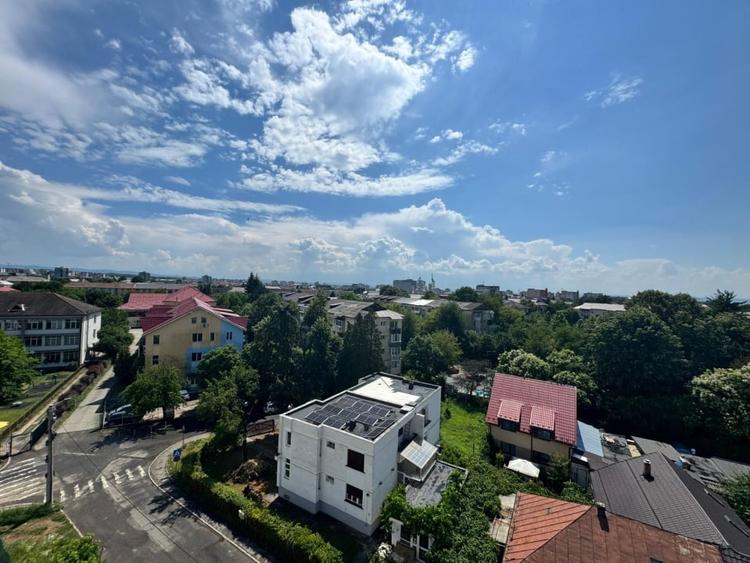 Apartament cu 2 camere decomandat în Săsar