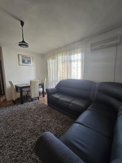 Apartament cu 3 camere semidecomandat, mobilat în Central