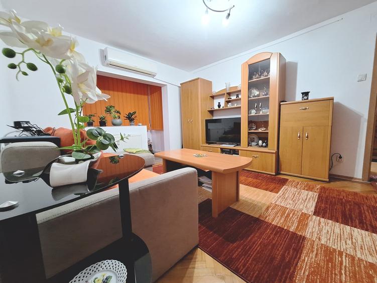 Apartament cu 2 camere semidecomandat, mobilat în Girocului