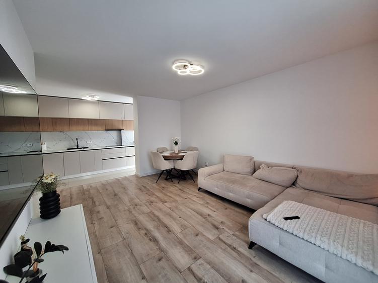 Apartament cu 3 camere semidecomandat, mobilat în Florești — fotografia 1