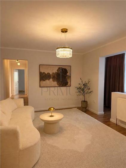 Apartament cu 3 camere semidecomandat, mobilat în Favorit