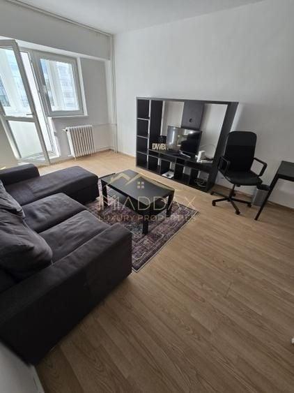 Apartament cu 2 camere semidecomandat, mobilat în P-ța Victoriei