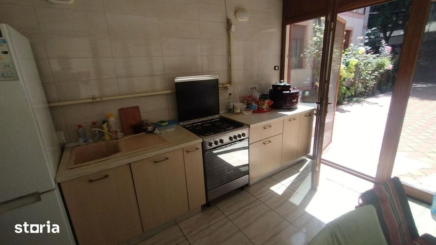 Casă cu 5 camere cu Teren 270 Mp în Adamclisi