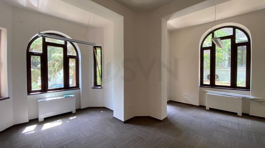 Casă cu 5 camere cu Teren 368 Mp în Armeneasca
