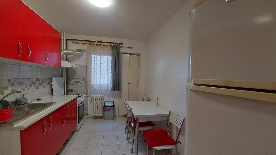Apartament cu 3 camere semidecomandat în Lujerului