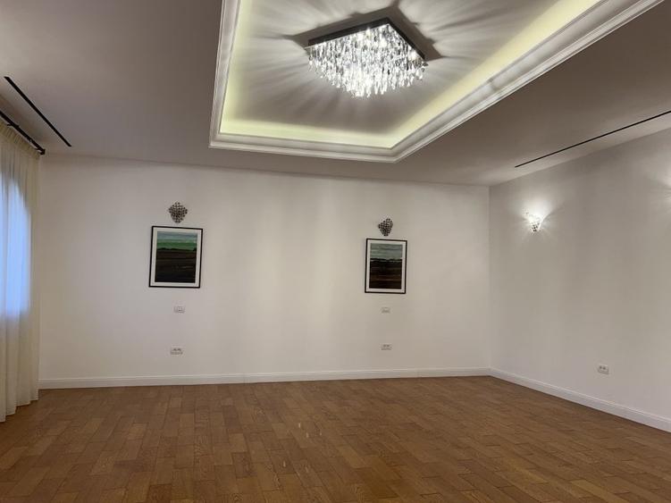 Casă individuală cu 10 camere cu Garaj în Pipera
