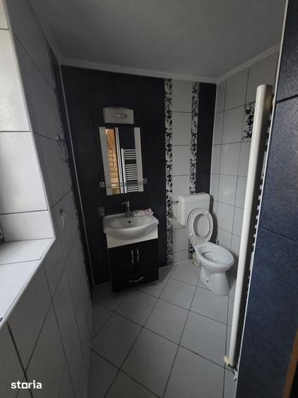 Casă cu 8 camere cu Teren 350 Mp în Dobroești