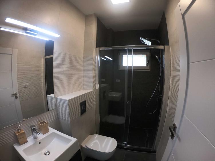 Apartament cu 3 camere decomandat în Popoveni