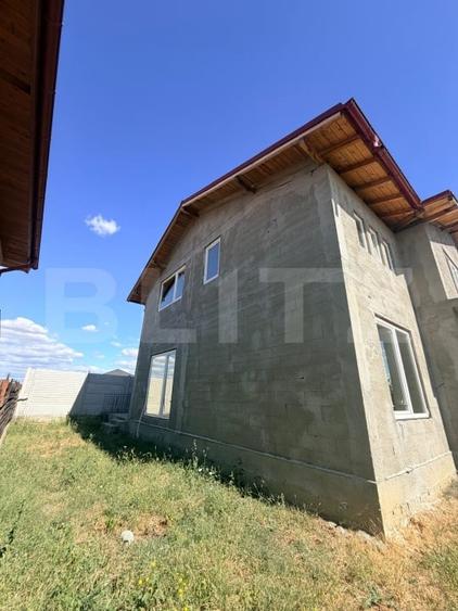 Duplex cu 10 camere cu Teren 500 Mp în Exterior Sud