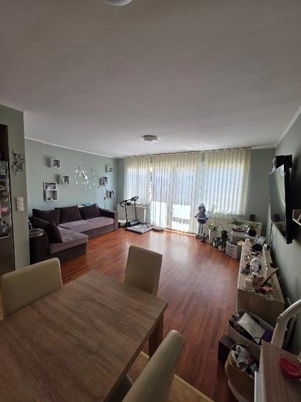 Apartament cu 3 camere în Vărșand