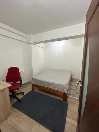 Apartament cu 3 camere decomandat în Podu Roș