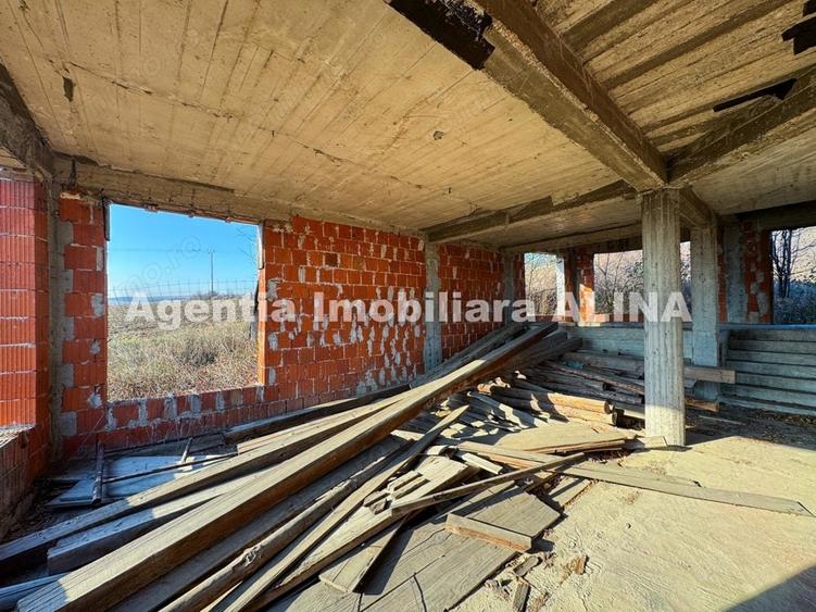 Casă cu 5 camere în Sântuhalm
