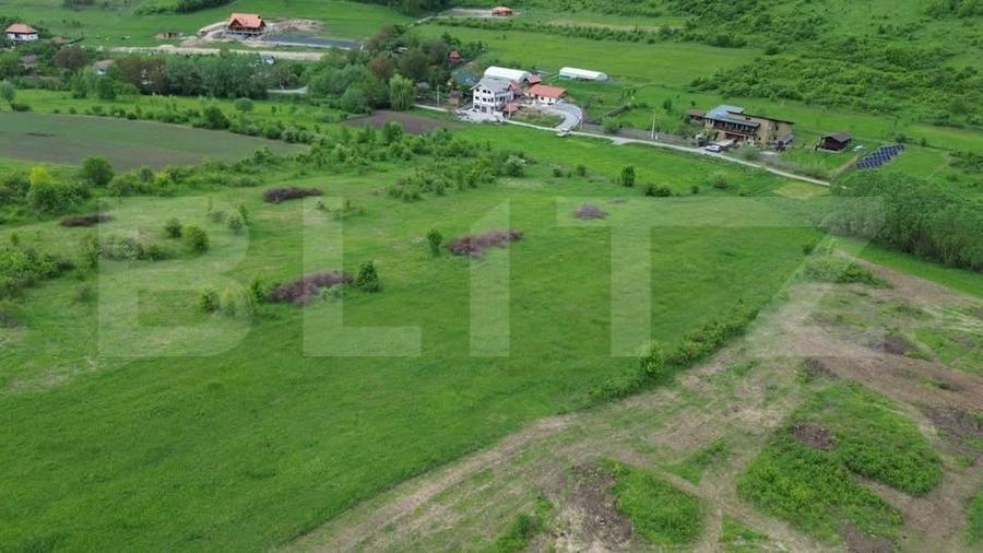 Teren Construcții intravilan de 1763 mp, în Bozeni