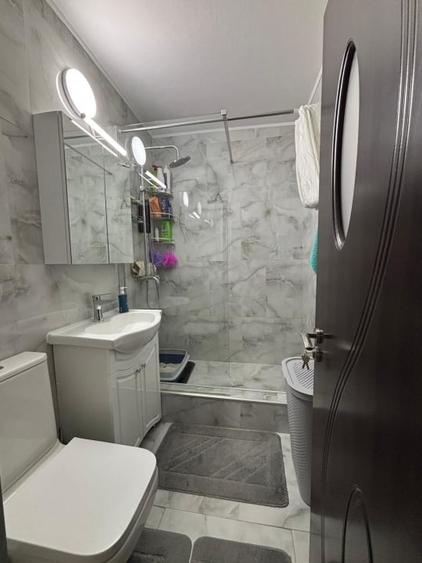 Apartament cu 3 camere decomandat, mobilat în Berceni