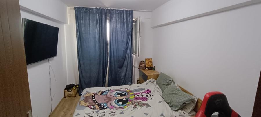 Apartament cu 3 camere decomandat în Drumul Taberei