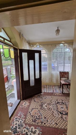 Casă cu 5 camere cu Teren 1500 Mp în Domnești
