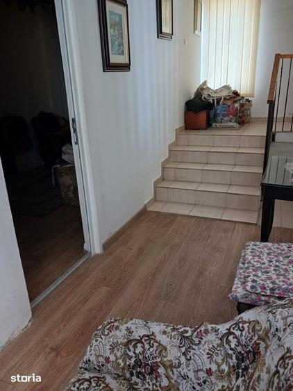 Casă cu 5 camere cu Teren 2100 Mp în Stoenești