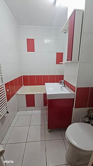 Apartament cu 3 camere decomandat în Tei