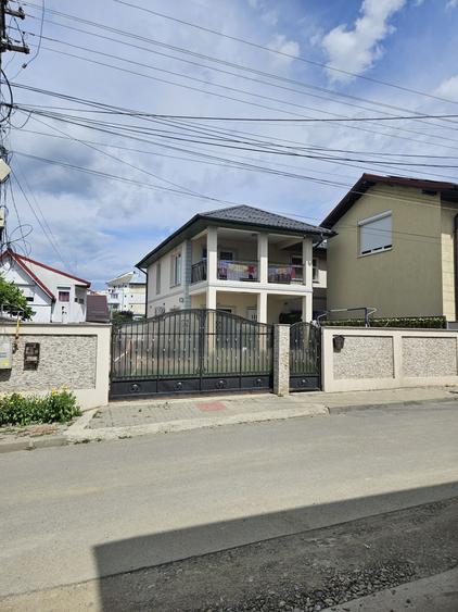 Casă cu 4 camere în Bătrânești