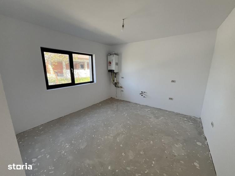 Casă cu 4 camere cu Teren 375 Mp în Ștefănești