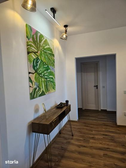 Apartament cu 3 camere decomandat în Astra