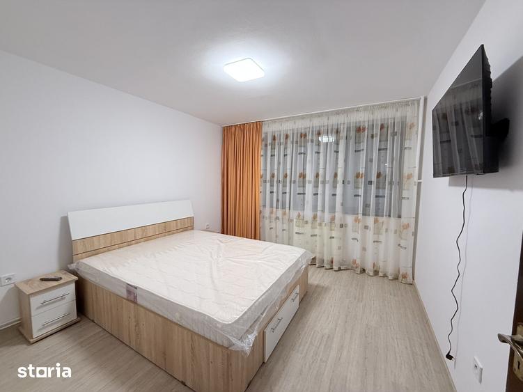 Apartament cu 3 camere decomandat în Cornișa