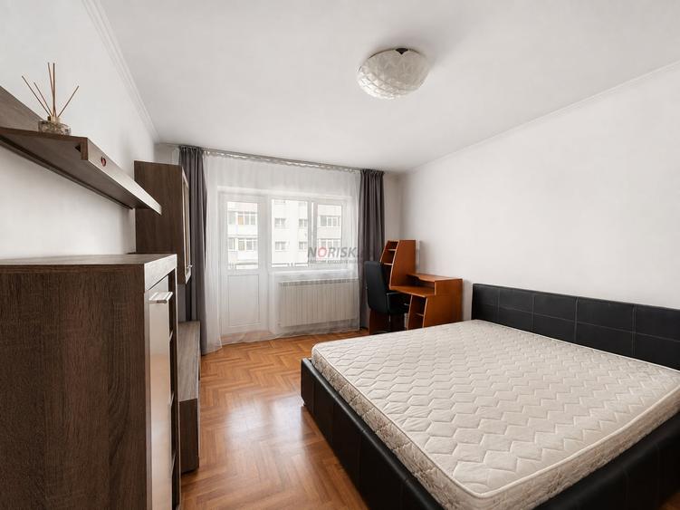 Apartament cu 3 camere decomandat, mobilat în Moinești