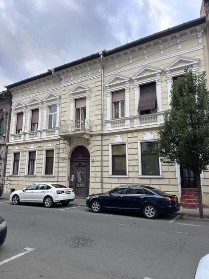 Apartament cu 2 camere decomandat în Boul Roșu
