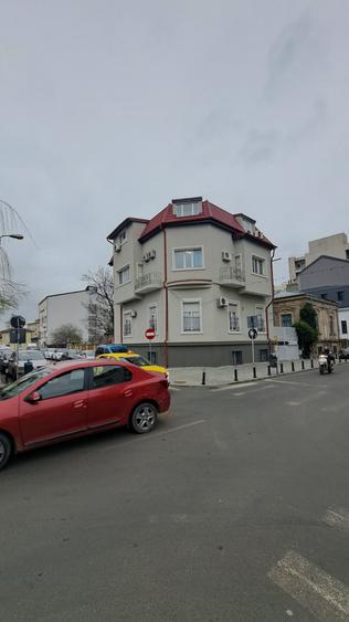 Casă cu 17 camere cu Canalizare în Moșilor