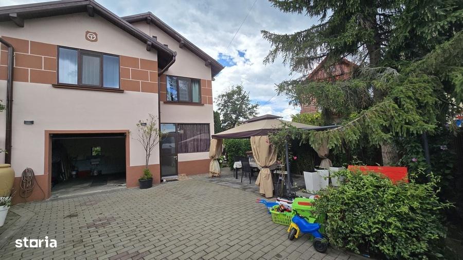 Casă cu 4 camere decomandat în Central