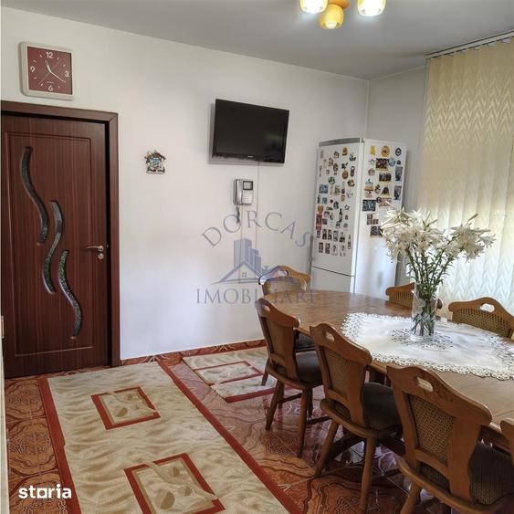 Casă cu 9 camere cu Teren 741 Mp în Central