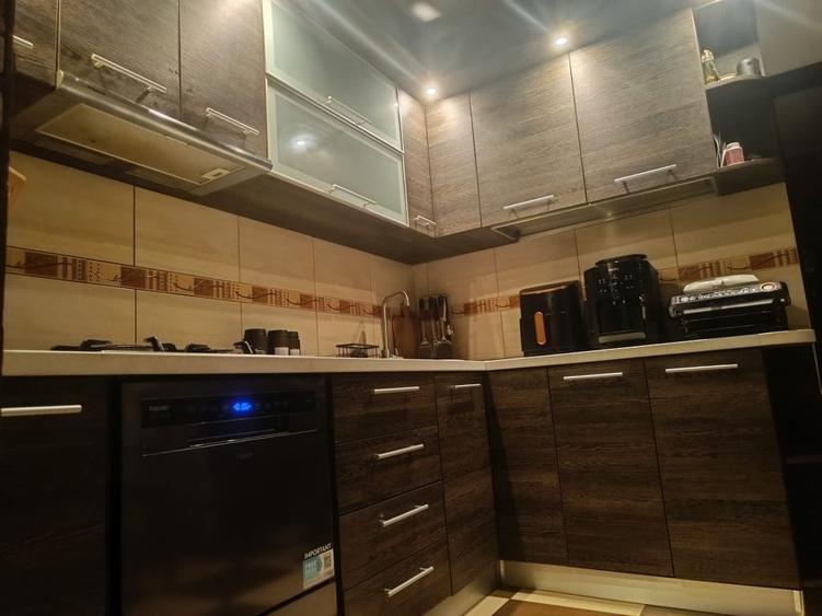 Apartament cu 3 camere decomandat în Tomești
