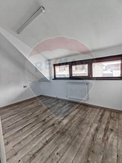 Casă cu 4 camere cu Teren 50 Mp în Blumăna