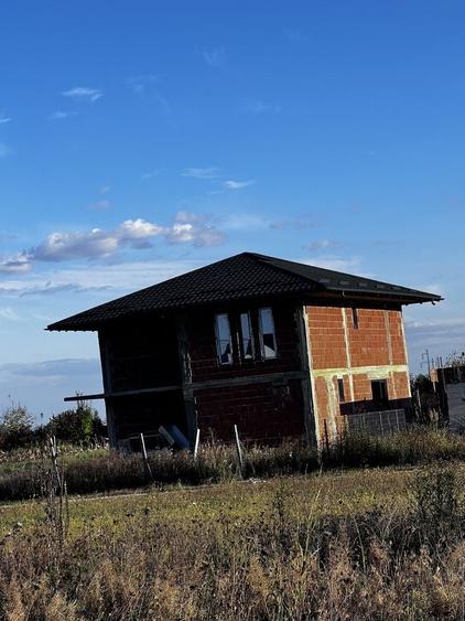Casă cu 3 camere în Bascov