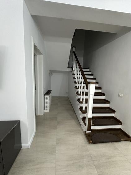 Casă cu 3 camere cu Teren 200 Mp în Central