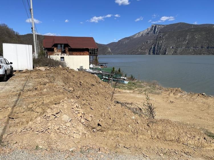 Teren de 783 mp, în Dubova