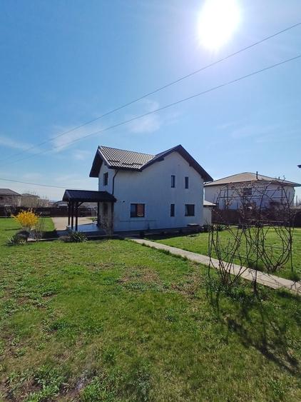 Casă cu 4 camere în Valea Lupului