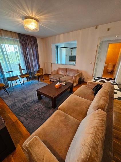 Apartament cu 3 camere decomandat în Sisești