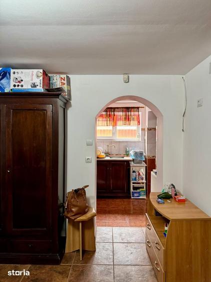 Casă cu 3 camere semidecomandat cu Teren 590 Mp în Cordun