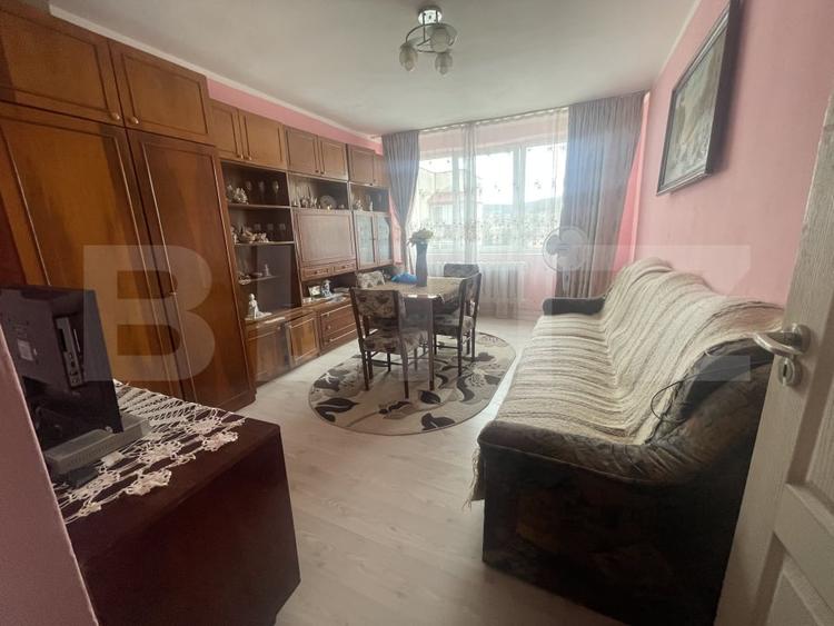 Apartament cu 3 camere decomandat, mobilat în Central