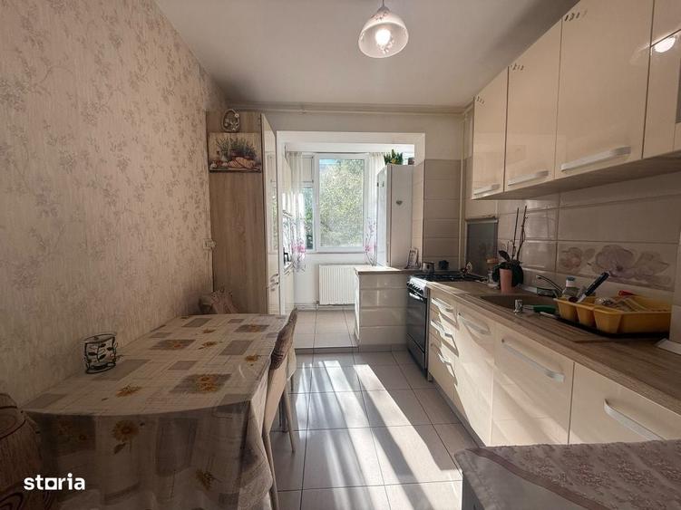 Apartament cu 3 camere semidecomandat în Gării