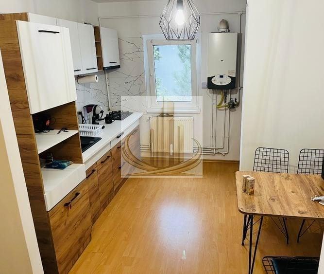 Apartament cu 2 camere semidecomandat, mobilat în Aradului