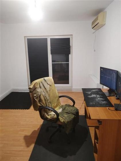 Apartament cu 3 camere decomandat în Lipovei