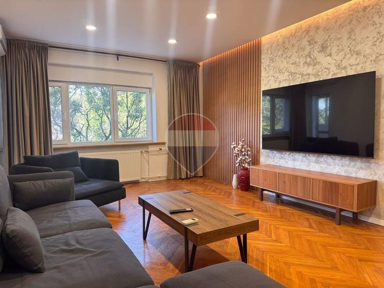 Apartament cu 4 camere în Periferie