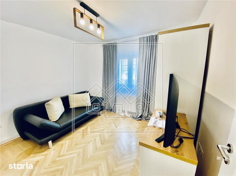 Apartament cu 3 camere decomandat în Turnișor