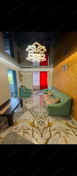 Apartament cu 4 camere semidecomandat în Hipodrom