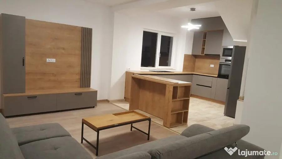 Apartament cu 4 camere decomandat în Cioplea