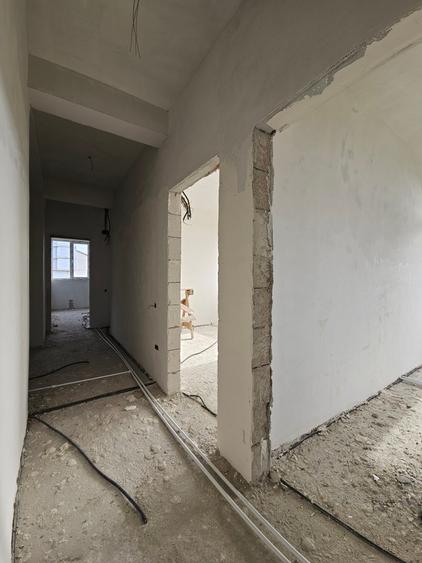 Apartament cu 3 camere decomandat în Km 5